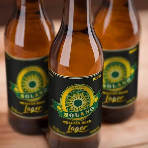 Botellas de cerveza Solano Mexican Beer Lager – diseño de SmartBrand360