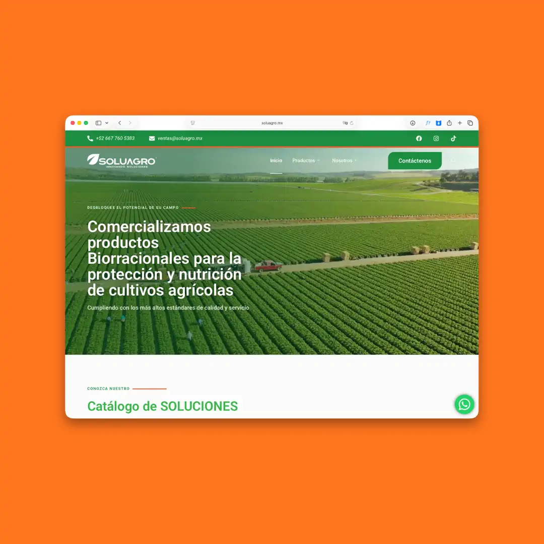 Sitio web soluagro.mx en navegador sobre fondo naranja – diseño de SmartBrand360